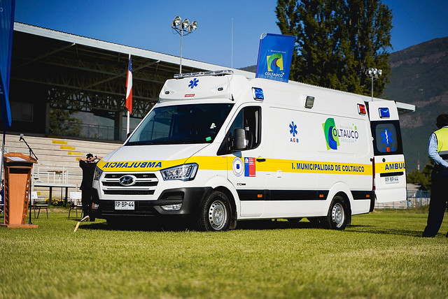 Equipada y moderna ambulancia fue entregada en Coltauco