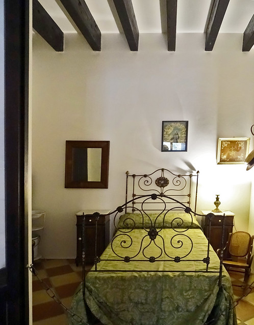 dormitorio interior Museo Municipal Casa Orduña Castell de Guadalest Alicante Alacant 02