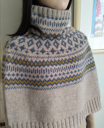 Here is lightlily’s Stoneham Poncho! She used Oatmeal Heather, Blue Heather and Sunflower Heather.