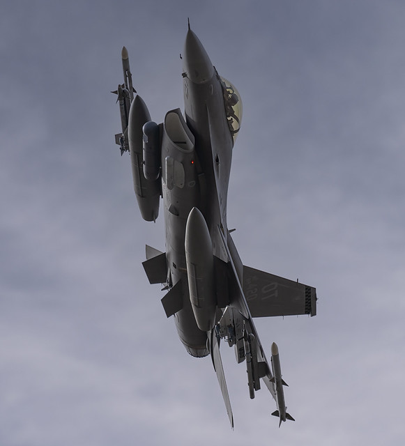 Nellis F-16 on Edge