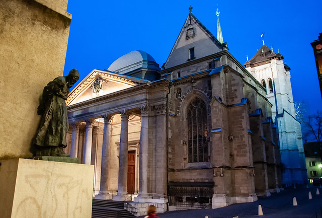 Le portail néoclassique de la cathédrale Saint-Pierre, Genève!