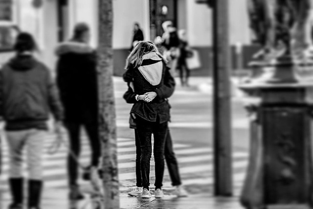 In the sweetness of friendship let there be laughter, and sharing of pleasures. For in the dew of little things the heart finds its morning and is refreshed. ~ Khalil Gibran . . . . . #Paris #level_bnw #Parisjetaime #Fromstreetswithlove #Capturestreets #S