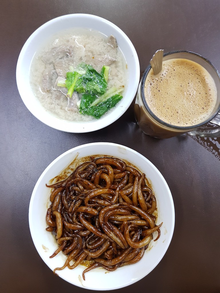 沙巴豬肉份 Sabah Pork Noodle rm$10.90 & 海南茶 Hainanese Tea rm$5 @ 鼎香生肉麵 Ding Xiang Sang Nyuk Noodles SS15