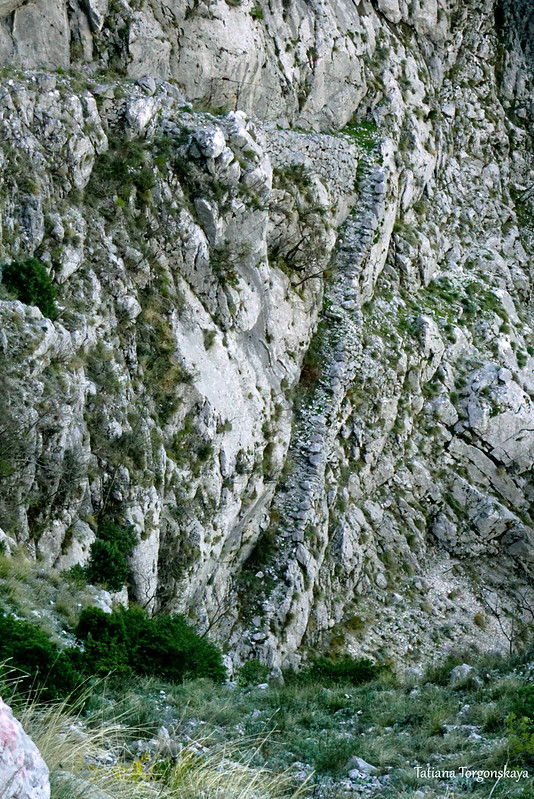 Лестница в горах, вид сверху