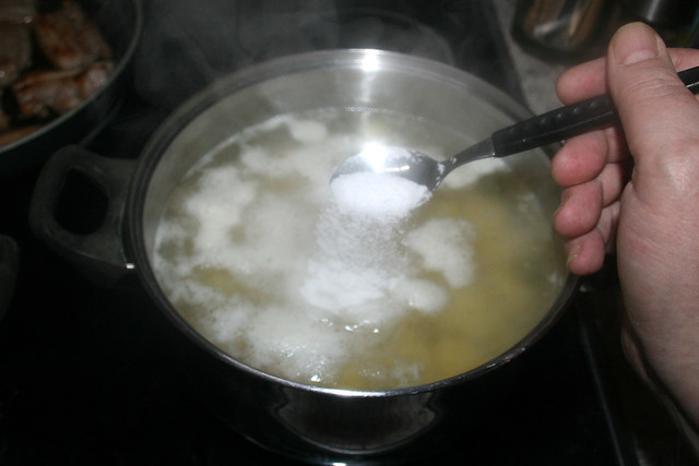 26 - Salt potato water / Kartoffelwasser salzen
