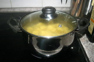 12 - Cook potatoes / Kartoffeln kochen