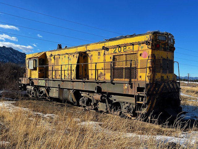 Old Yellow Locomotive