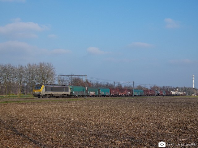 24/01/2022 De HLE1341 van Lineas in Destelbergen.