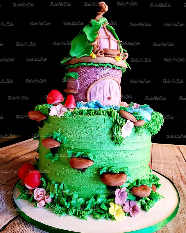 Cake by BakeMiaCake