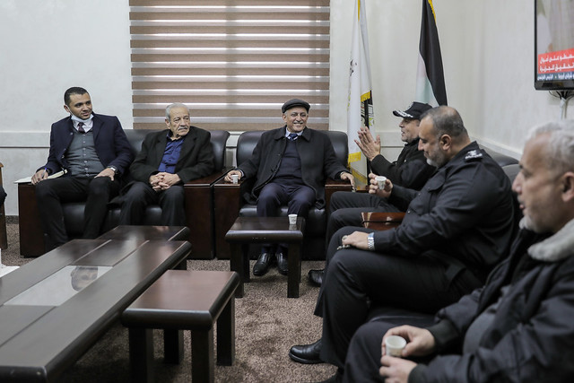 زيارة رئيس البلدية وعضو المجلس البلدي ابو ماهر صبرة للدفاع المدني لمناقشة التعاون المشترك