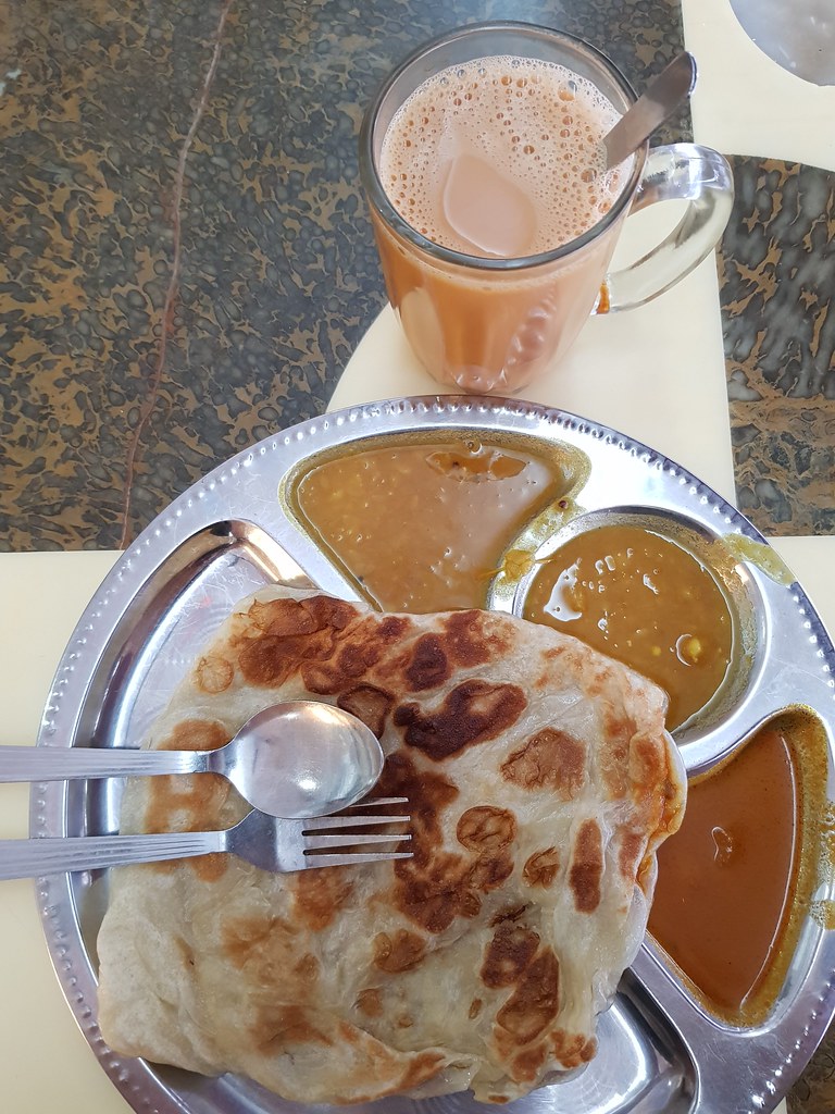 印度煎餅 Roti Canai rm$1.20 & 拉茶 Teh Tarik rm$1.50 @ Restoran Al Meerasa Maju in PJ Taman Paramount