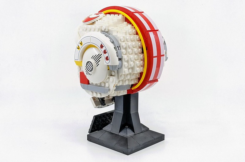 75327: Luke Skywalker Red Five Helmet Set Review