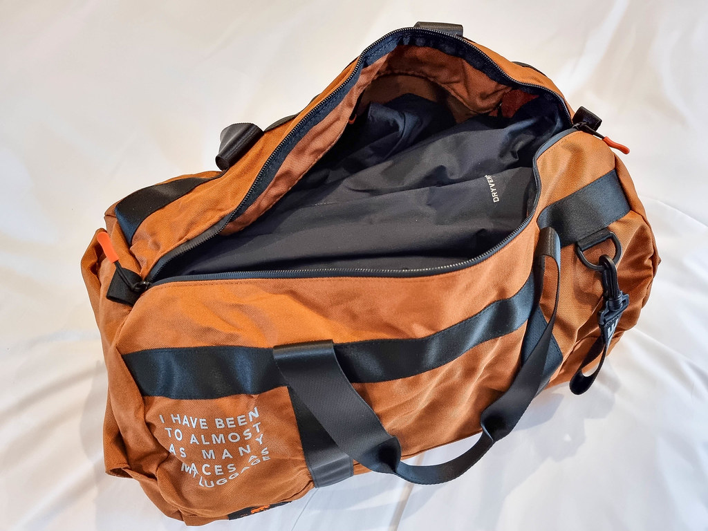Lazy Bear Lealand Foldable Duffel Bag Review - The World in My Pocket