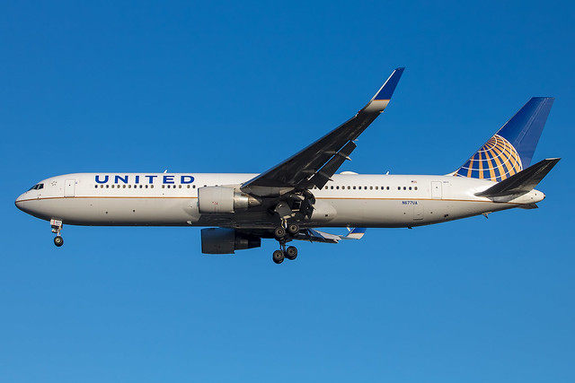 United Airlines - Boeing 767-322ER N677UA @ London Heathrow