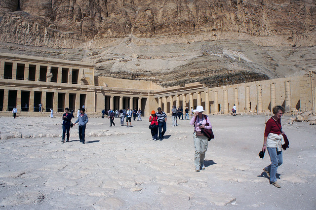 Middle court at Hatshepsut Mortuary Temple