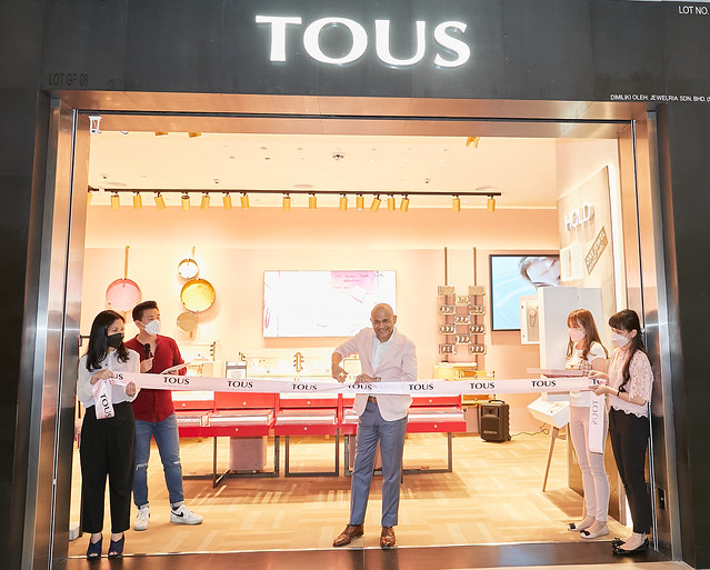 Ribbon Cutting Ceremony By Dato Sri Meer For The Tous Flagship Boutique Opening