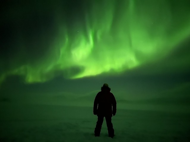 Sele viendo auroras boreales en Abisko (Laponia Sueca)