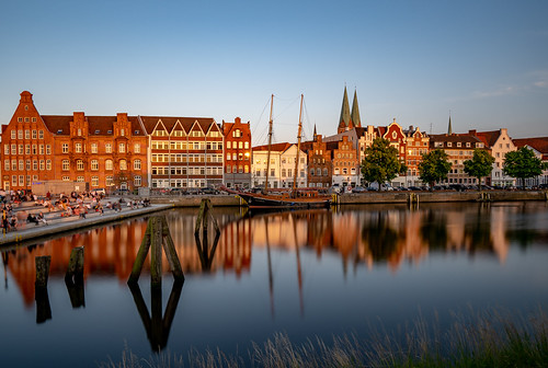 Die Trave in der Abendsonne by artbetweenthelenses, Die Perlen des Nordens - heute Lübeck
Lübeck ist eine norddeutsche Stadt, die sich durch ihre Baute