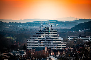 Wohnkomplex Affenfelsen im Sonnenuntergang / Marburg