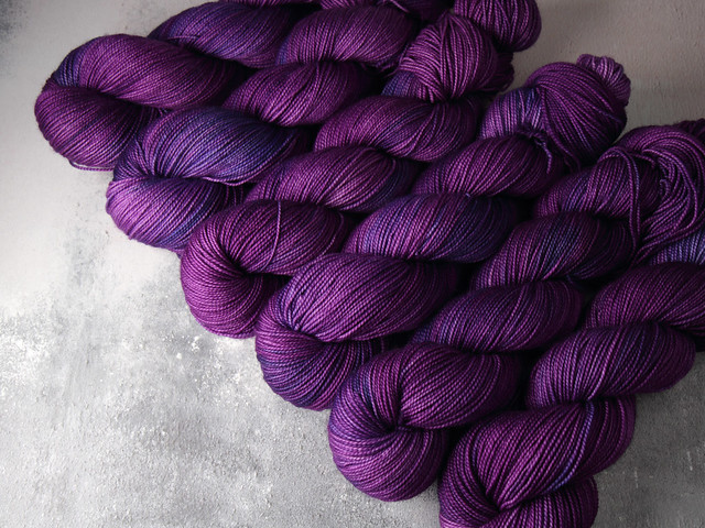 Favourite Sock – hand-dyed superwash merino wool yarn 4 ply/fingering 100g – ‘Allium’