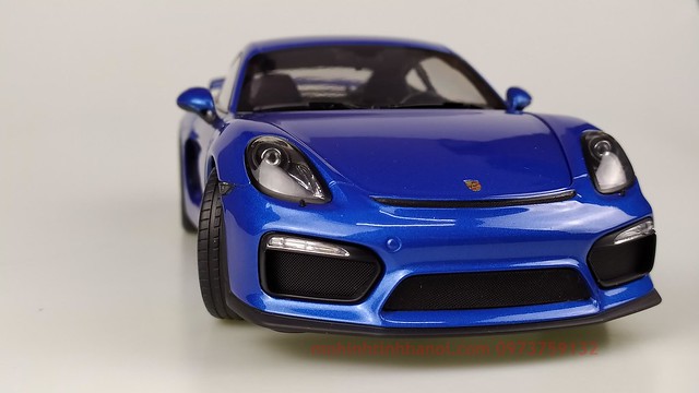 Porsche Cayman GT4 1 18 Schuco blue (2)