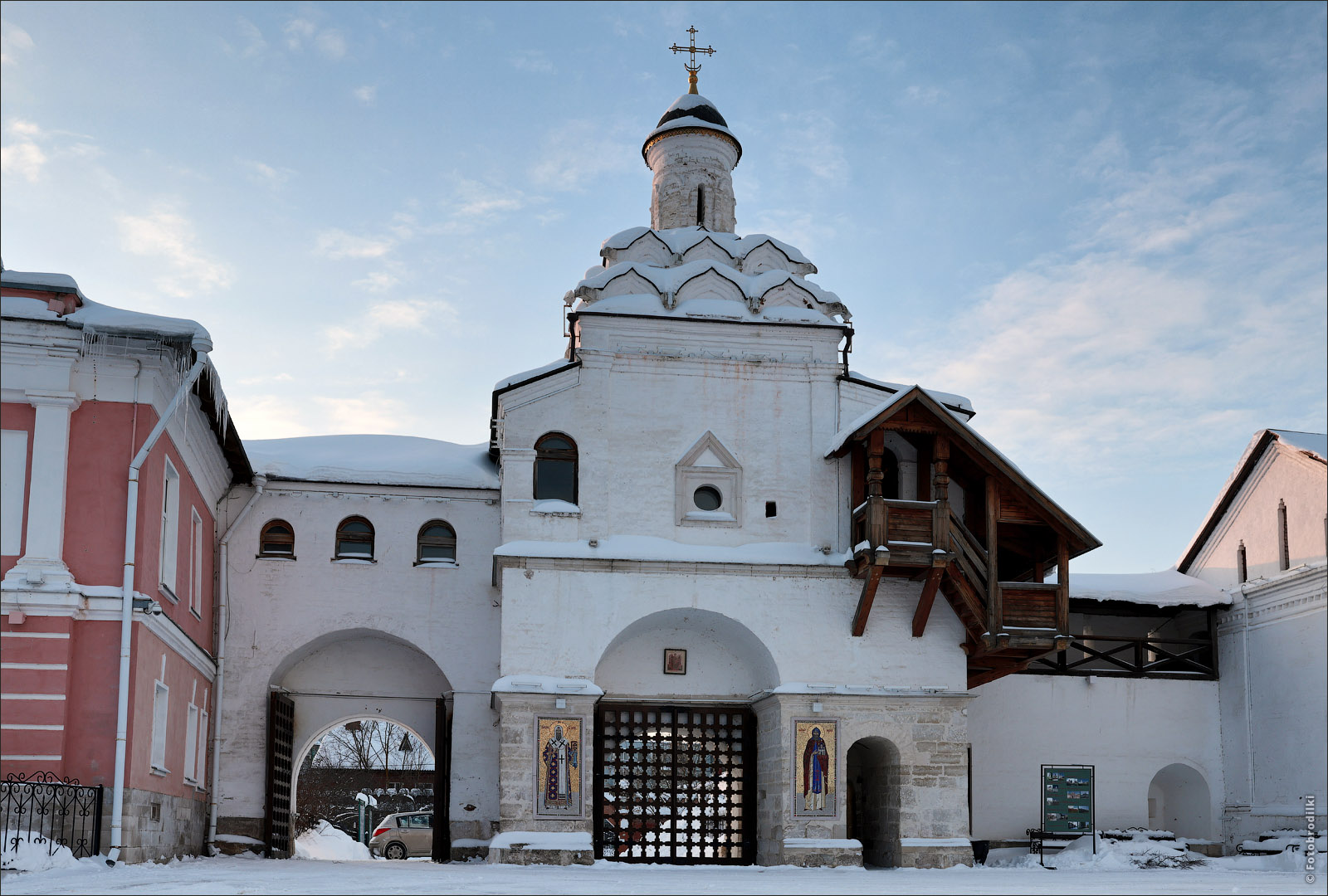 Надвратная церковь Феодота Анкирского, Серпухов, Россия