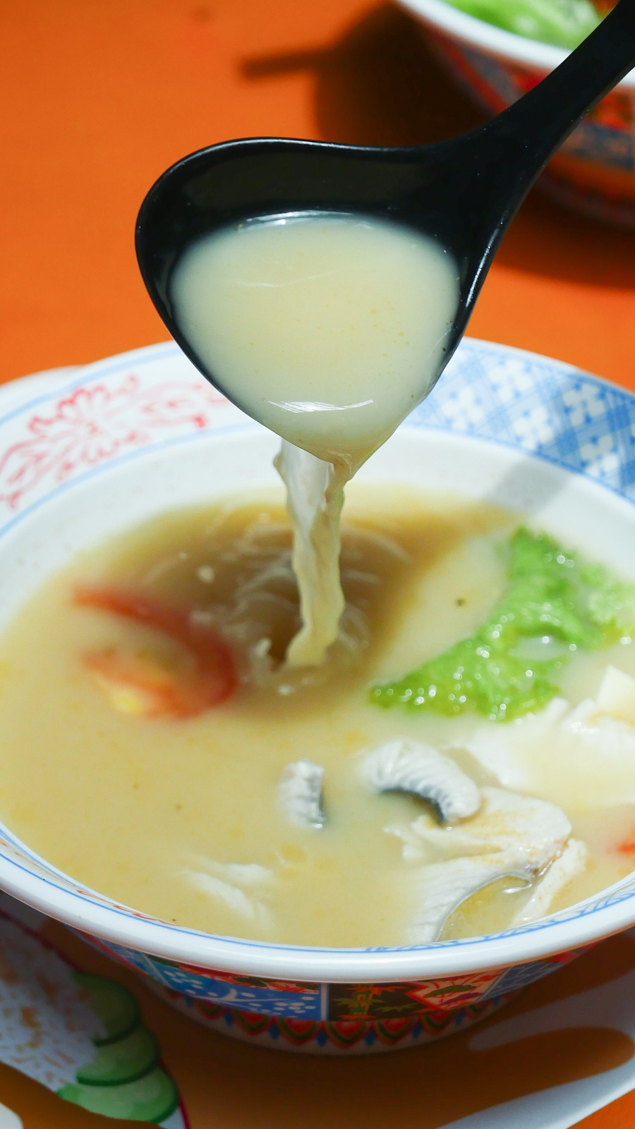 ying jie - soup pouring