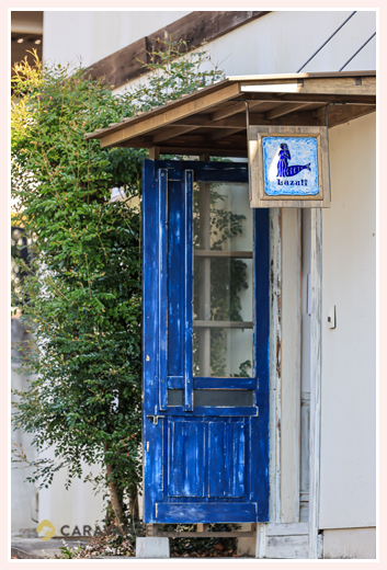 愛知県瀬戸市のクラフト工房 Lazuliラズリの外観　ステキなブルーのドア