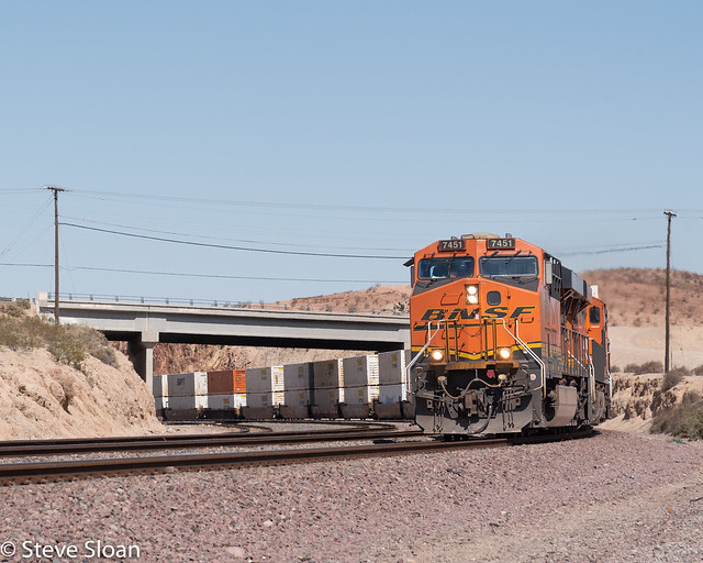 BNSF EB at East Barstow