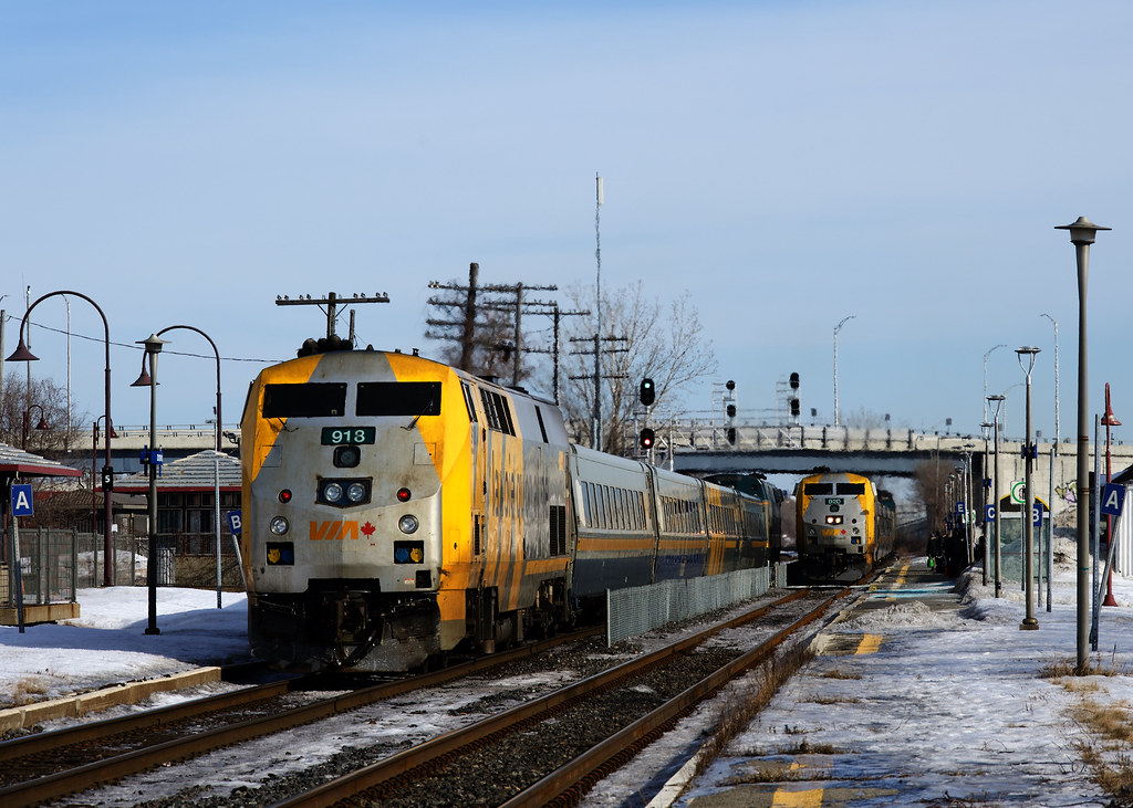 Simultaneous arrivals at Dorval