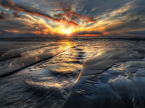 washingtonstate pacificnorthwest sunset clouds water seashore reflections