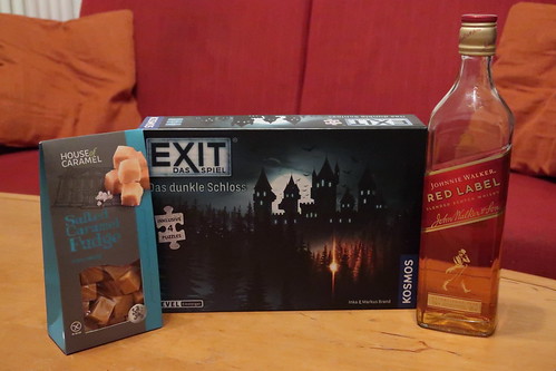 Johnnie Walker Red Label Whisky und Salted Caramel Fudge zur Fortsetzung des Escape Game „Exit – Das Spiel: Das dunkle Schloss“ (per Videokonferenz)