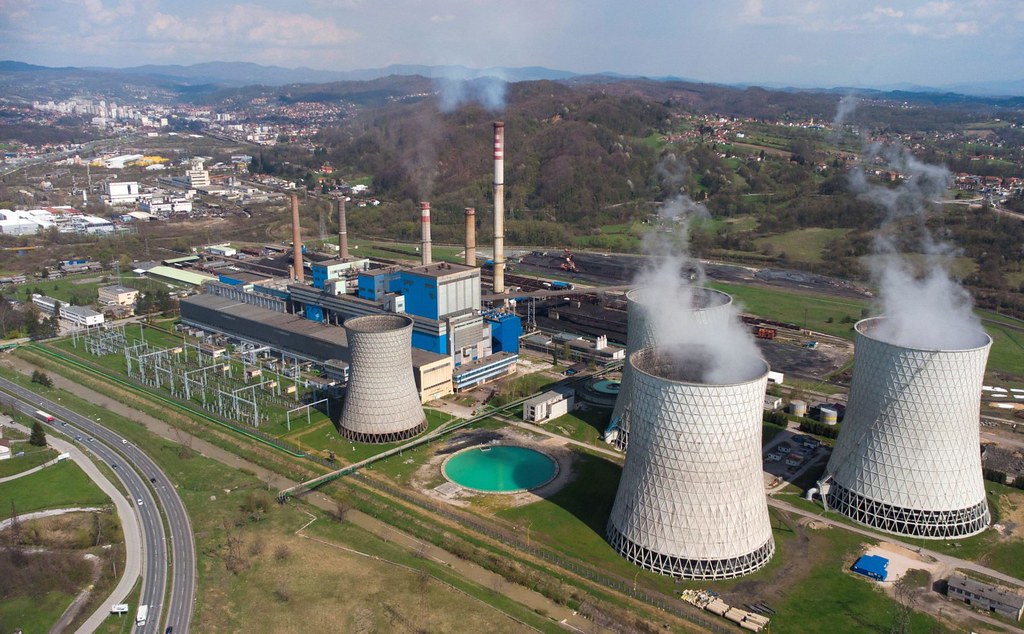 波士尼亞與赫塞哥維納圖茲拉熱電廠鳥瞰圖。圖片來源：Dado Ruvic／Alamy
