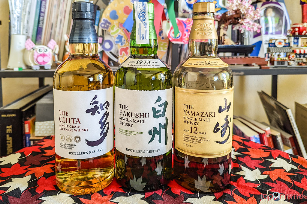 Whiskies de Suntory: The Chita y The Hakushu NAS (sin marca de edad) y The Yamazaki 12 años