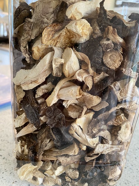Dried gourmet mix mushrooms