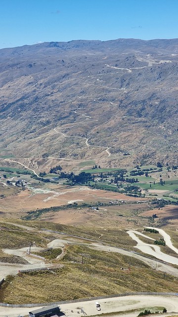 The pub is down there | Cardrona Skifield Road