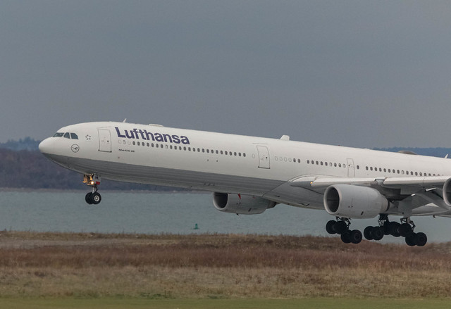 Lufthansa Airbus A340-642 D-AIHL