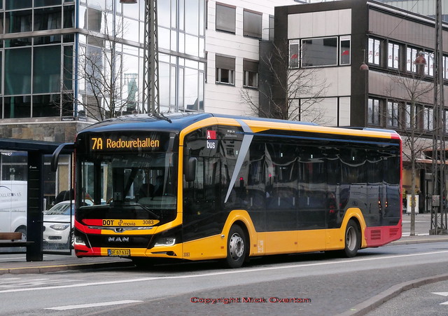 Day 5 of electric buses on route 7A and already some have external advertising posters on the rear and nearside which arent shown in this view of  Anchersen MAN Lion´s City E12 3083