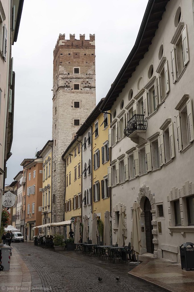 Torni ja vanhoja taloja Trentossa