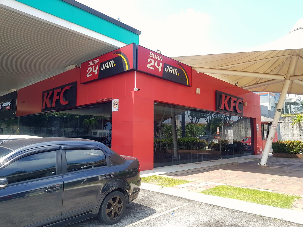 @ 肯德基 KFC Petronas USJ20 Drive Thru