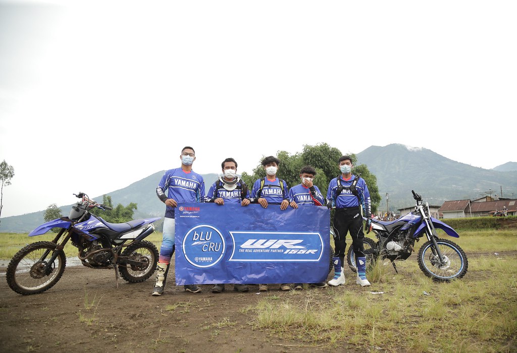 “Spirit of Challenge” bLU cRU Indonesia Semangati Biker WR 155 R di Kejurnas Indonesia Enduro Rally Championship