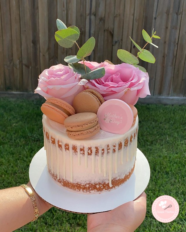 Cake by Deluxe Pastries