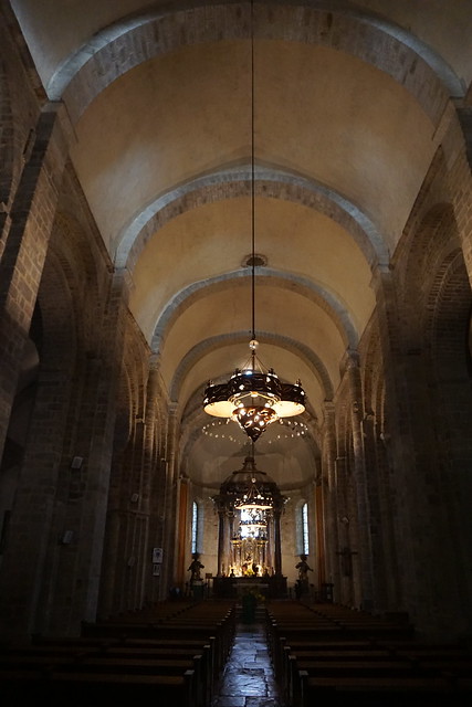 Cathédrale Sainte-Eulalie-et-Sainte-Julie, Elne : Vue intérieure de la Nef