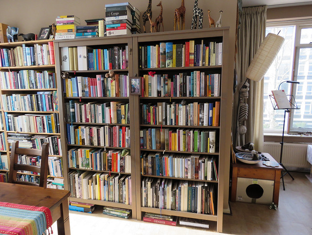 Boekenkasten weer netjes gemaakt (voor hoe lang?)