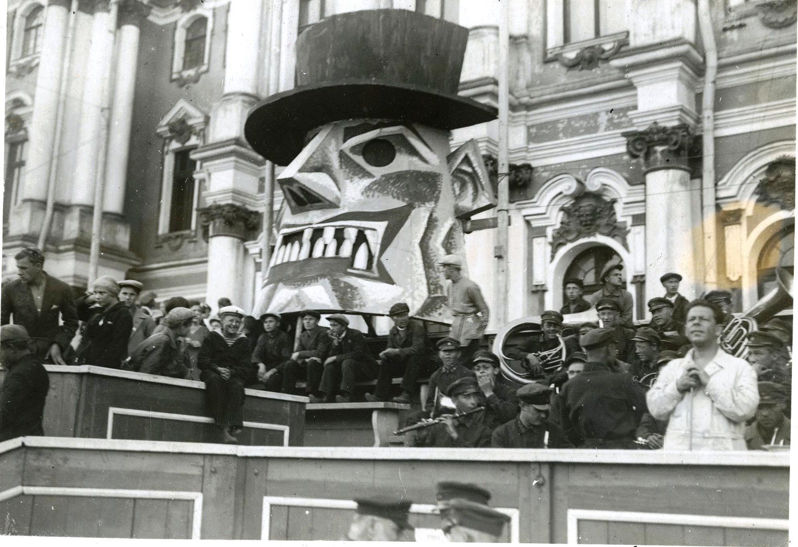 01. 1920-е. Демонстрация на площади Урицкого в Ленинграде