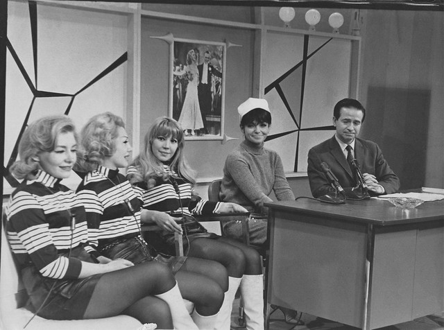 Laurie Sisters on The Joey Renyolds Show Nov 1968.jpg