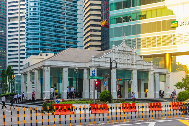 Die U-Bahn-Station Raffles Place in Singapur