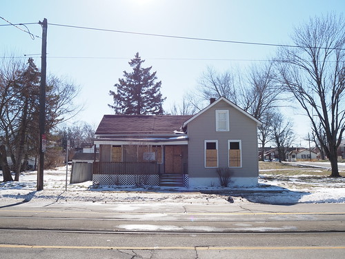 Condemned house at 505 E 11th Street in February 2022