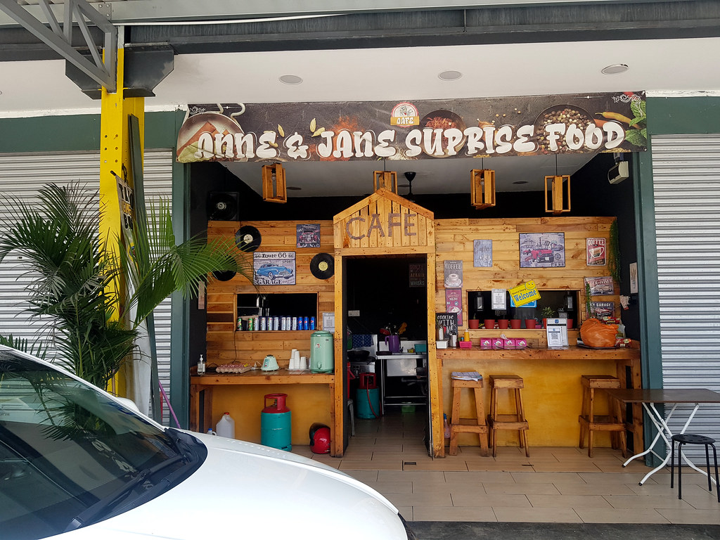 @ Anne and Jane Surprise Food in Taman Persiaran Subang