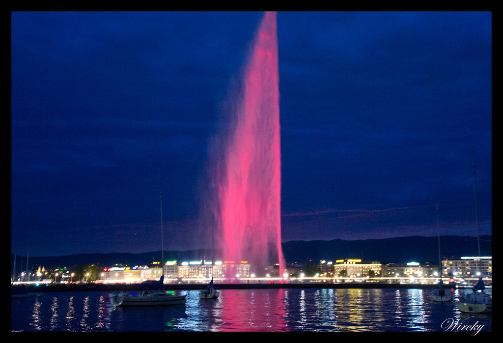 Chorro de agua de Ginebra iluminado